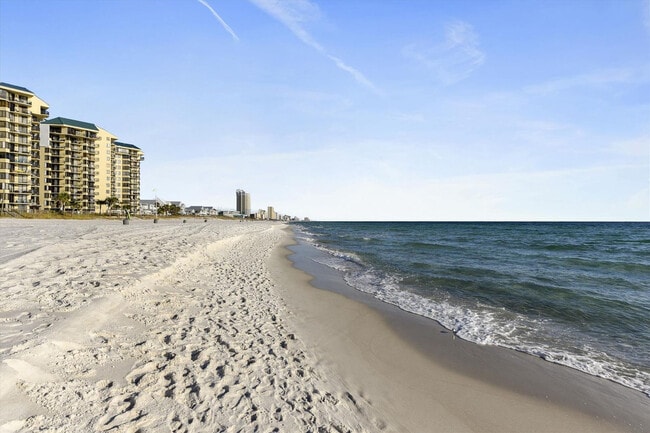 Building Photo - 9860 S Thomas Dr