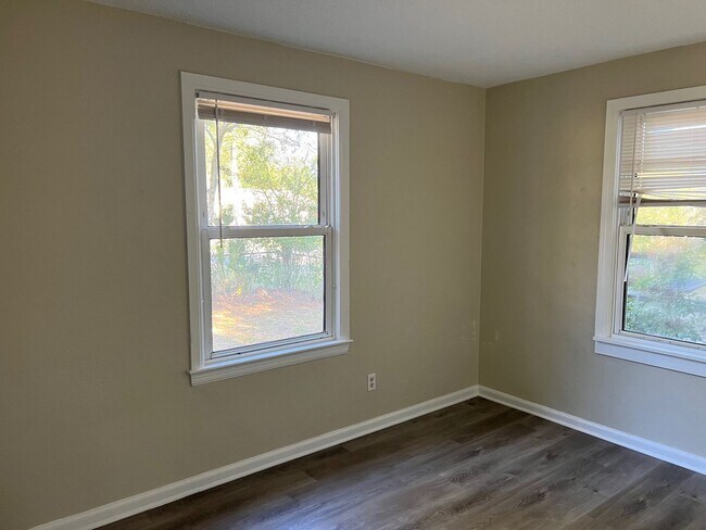 Building Photo - 113 Rue Max St