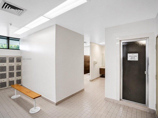Building Photo - 520 Brickell Key Dr