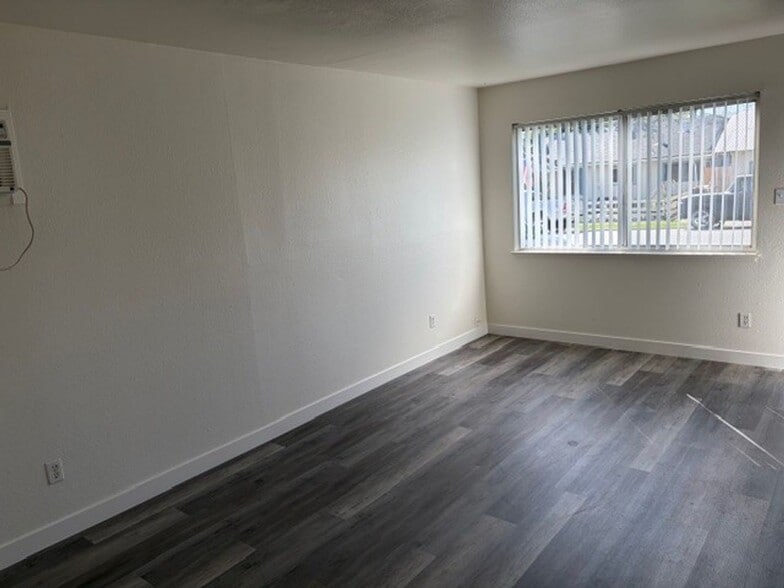 Building Photo - 3rd