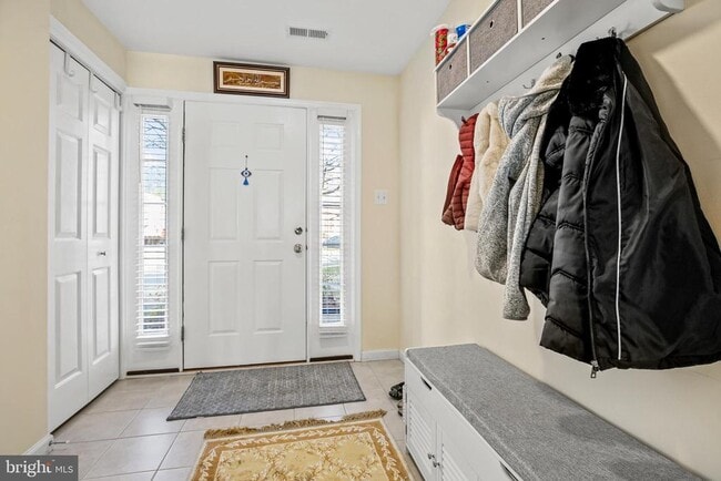 Building Photo - 13011 VADEN - STUDYO APPARTMENT/ PREFER FEMALES Ter