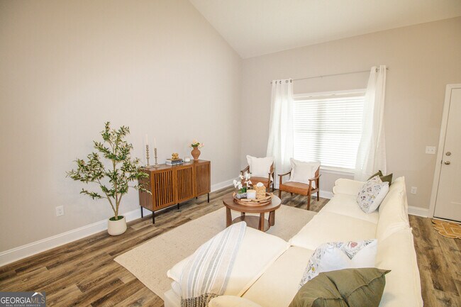 Building Photo - 112 Woodsedge Dr