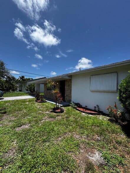 Primary Photo - 908 NW 10th Ave