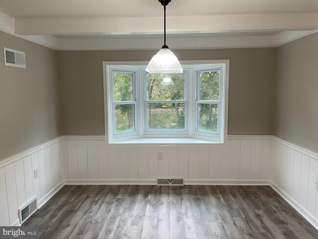 Building Photo - 228 Indian Creek Dr