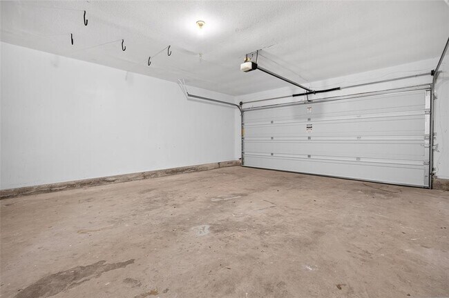 Building Photo - 630 S Heights Dr