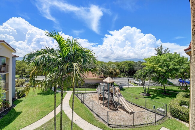 Building Photo - 1223 Villa Cir