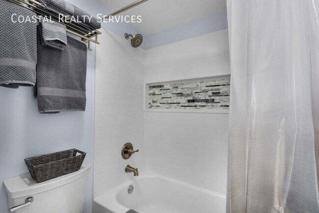 Building Photo - 210 Pelham Rd