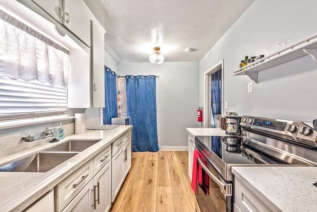 Building Photo - Beautiful 1-Bedroom Available