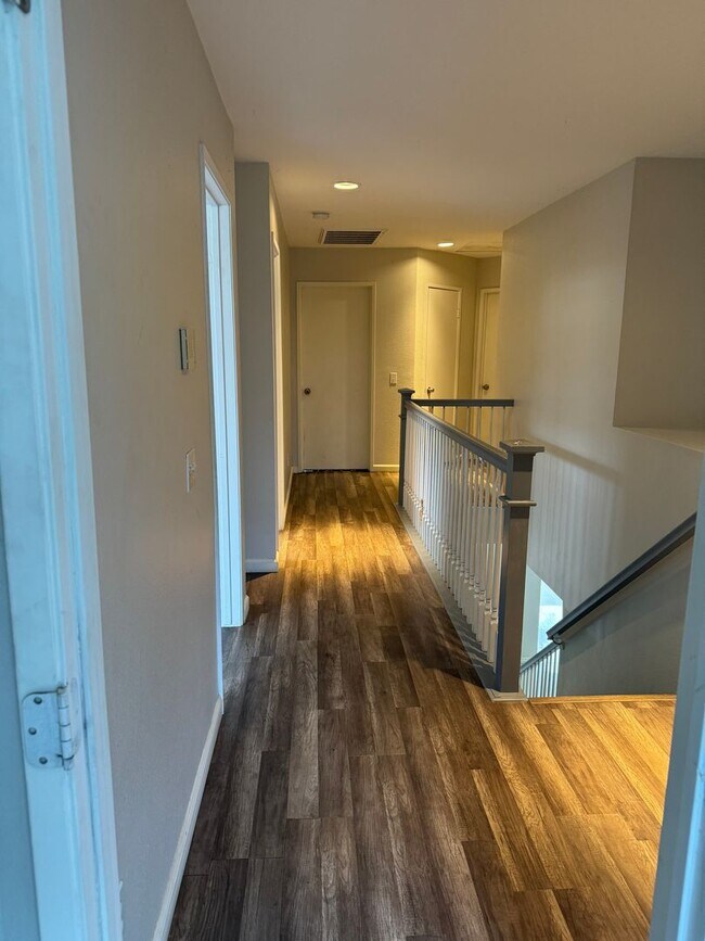 Building Photo - 3215 Glancy Dr