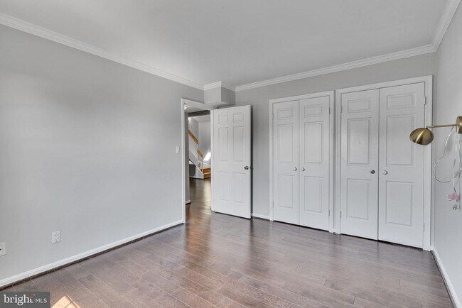 Building Photo - 525 Bashford Ln