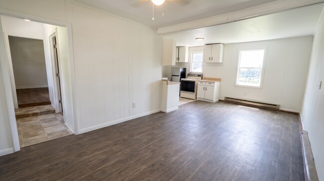 Building Photo - 134 Ideal Dr SE