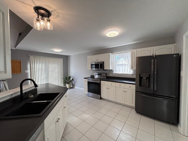 Building Photo - 1416 Finch Dr