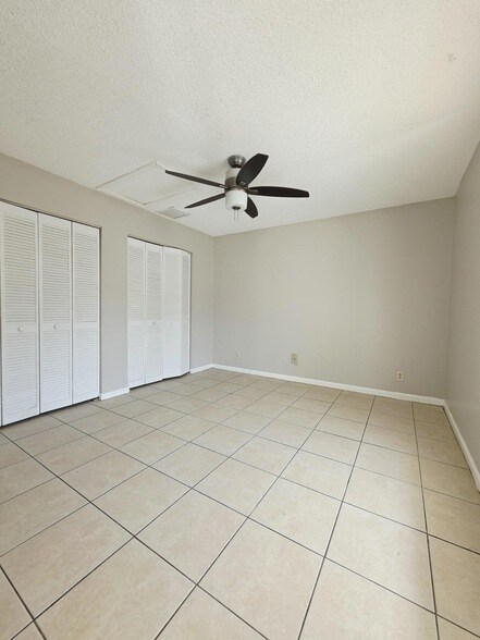 Building Photo - 1157 Hyacinth Pl