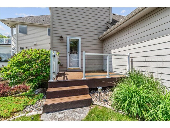 Building Photo - 6210 Deerwood Cir N