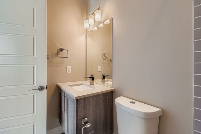 Building Photo - City Park West Home Available Immediately!