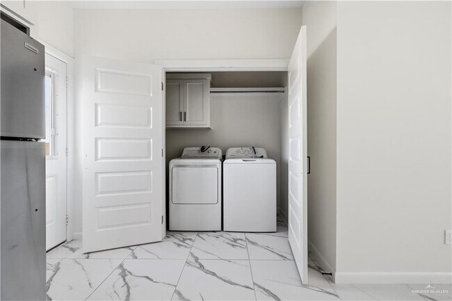 Building Photo - 23 N Abesam Ave