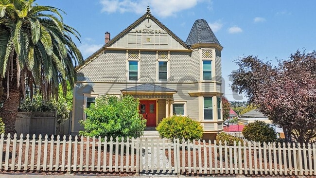 Building Photo - 844 Kentucky St