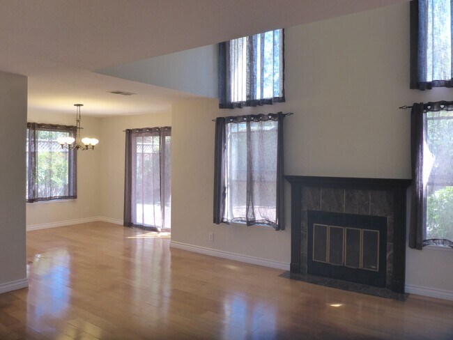 Building Photo - Gorgeous 3BR/2BA Two-Story Home with High ...