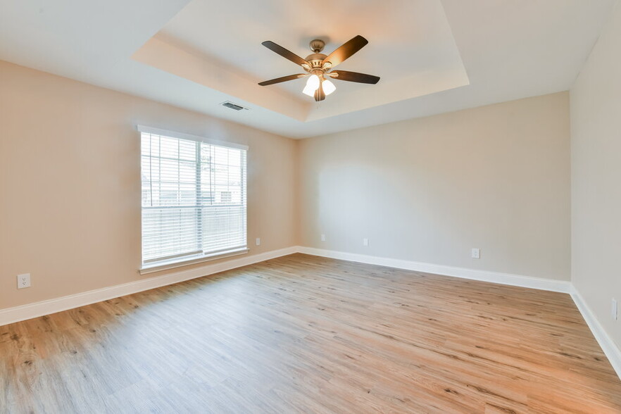 Building Photo - 5208 Gaelic Ct