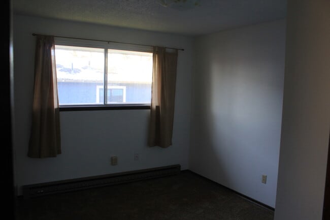 Building Photo - 3 Bedroom 1 Bath Home for Rent near Mount Stuart Elementary