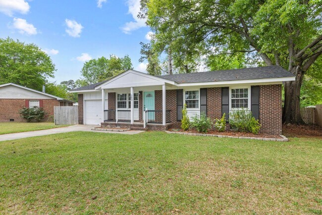 Building Photo - Charming 3 bedroom Available Now