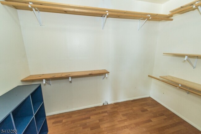 Building Photo - 37 Embury Pl