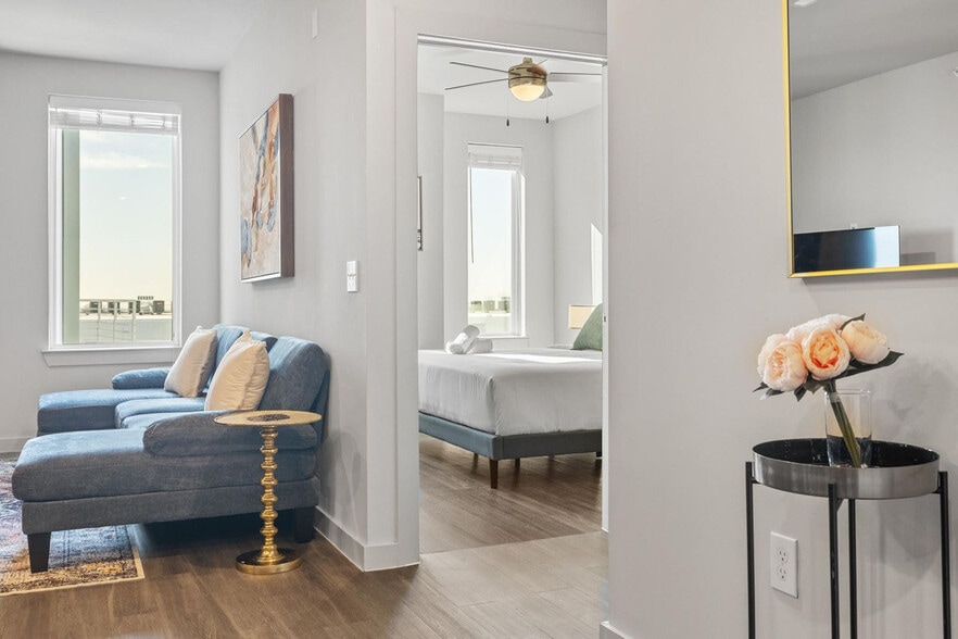 Building Photo - 5820 1/2 Cameron Road-SI FL4-ID1303394P