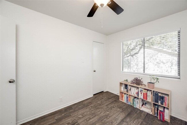 Building Photo - 3503 Larchmont Cove