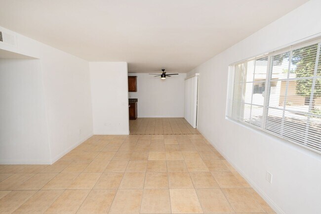 Building Photo - 3BR/2BA Condo in El Cajon!