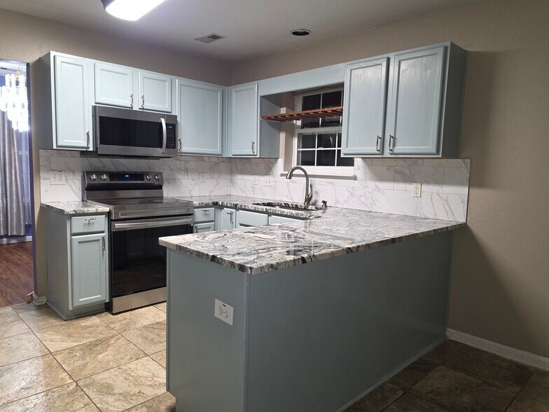 Building Photo - 4001 Blackwolf Dr