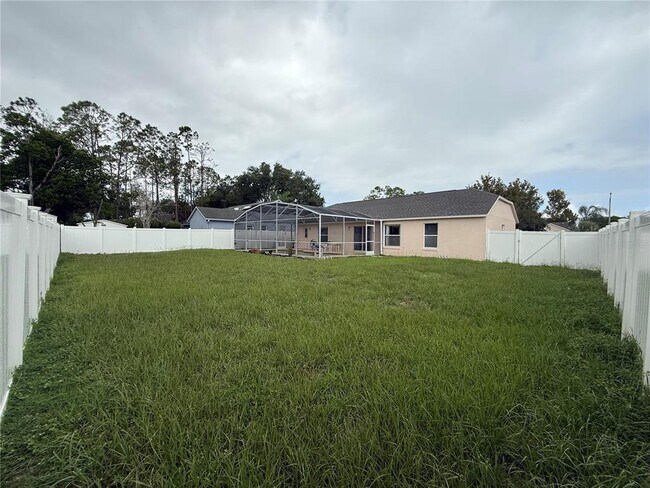 Building Photo - 215 Grovepark Dr