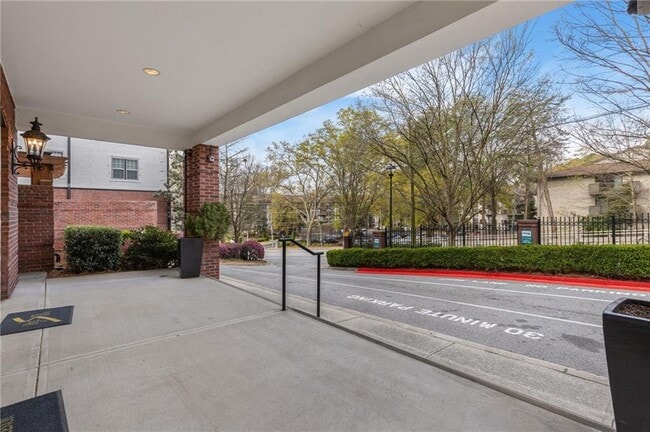 Building Photo - 3275 Lenox Rd NE