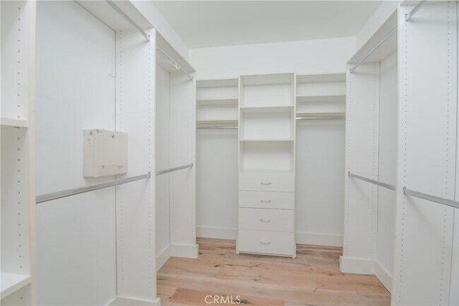 Building Photo - 11848 Kiowa Ave