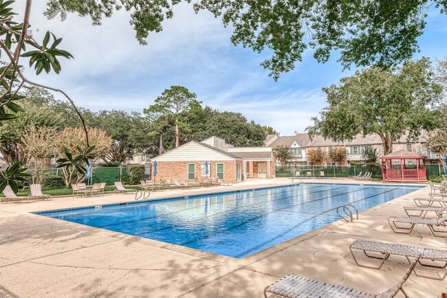 Building Photo - 10217 Longmont Dr