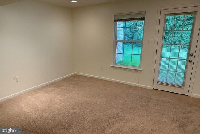 Building Photo - 7216 Mockingbird Cir