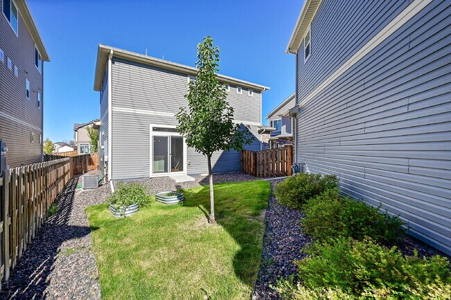 Building Photo - $2,595.00, 2-bed, 2.5-bath located in Aurora.