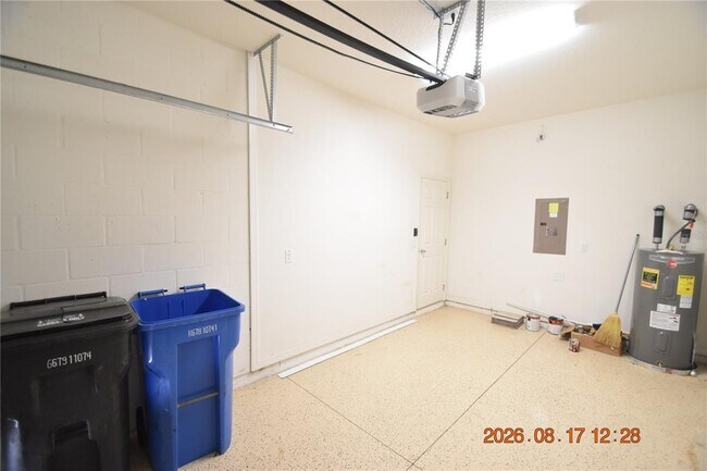 Building Photo - 7031 Woodchase Glen Dr