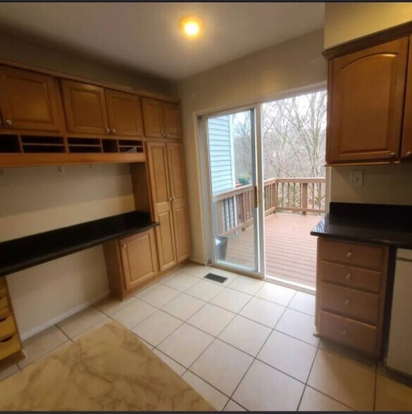 Building Photo - 15205 Valley Stream Dr