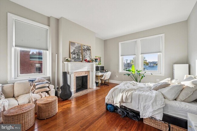 Building Photo - 265 S 22nd St