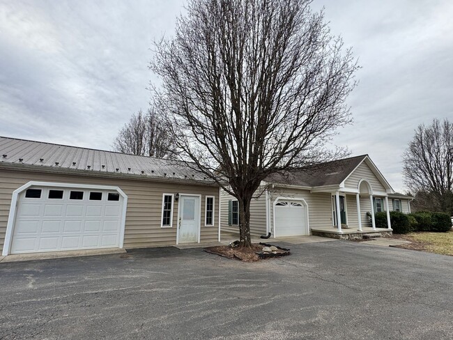 Building Photo - Beautiful Contemporary Ranch