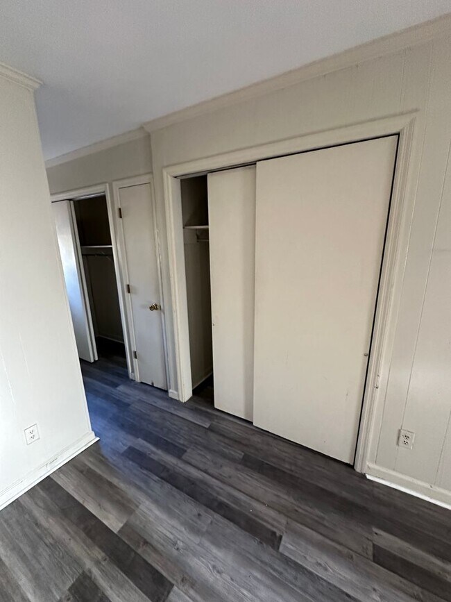 Building Photo - 4/2 house on Karen Lane - Available Now!