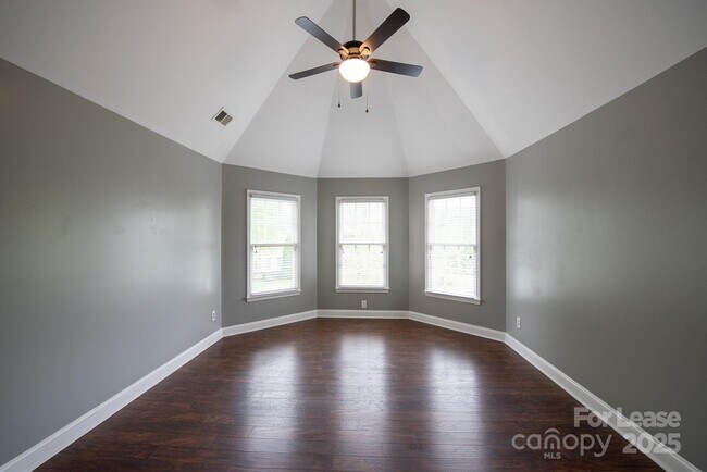 Building Photo - 247 Montibello Dr