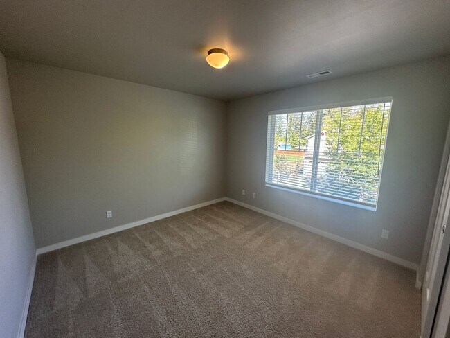 Building Photo - 7741 20th Ln SE