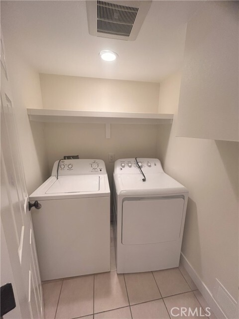 Building Photo - 2641 Santa Ana Ave