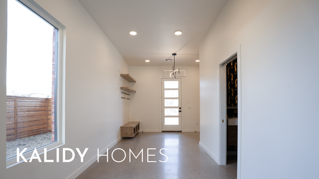 Building Photo - 605 N Idaho Ave