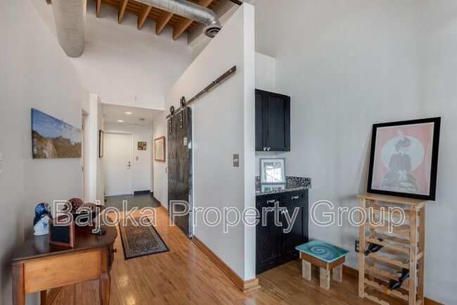 Building Photo - 200 River Pl Dr