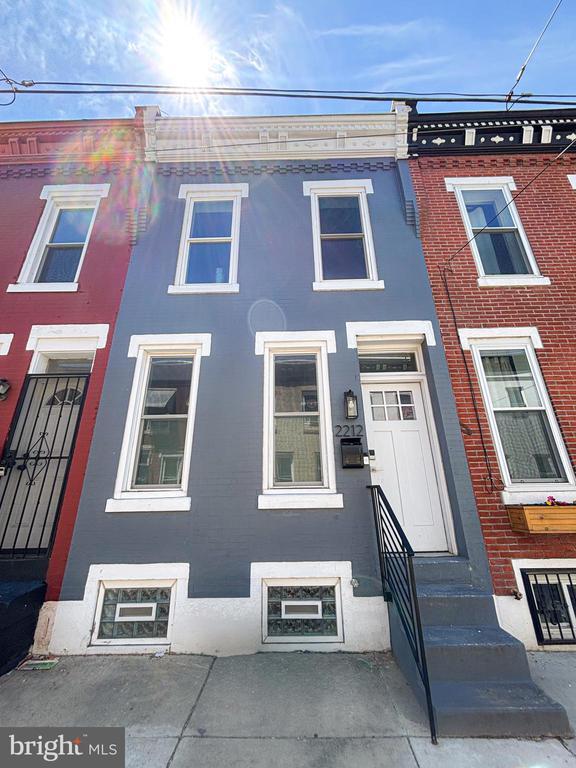 Building Photo - 2212 Greenwich St