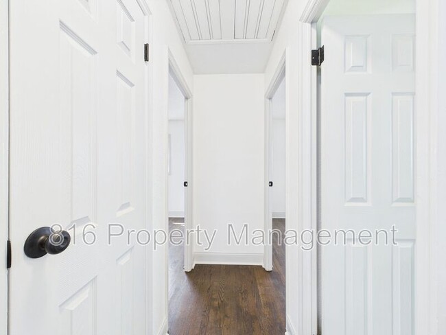 Building Photo - 1406 N Ponca Dr