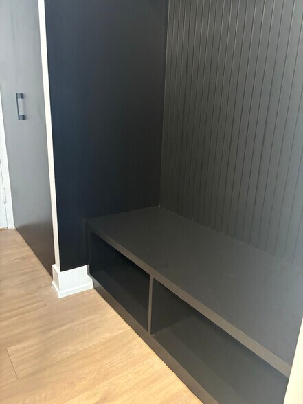 Building Photo - 1 E Scott St