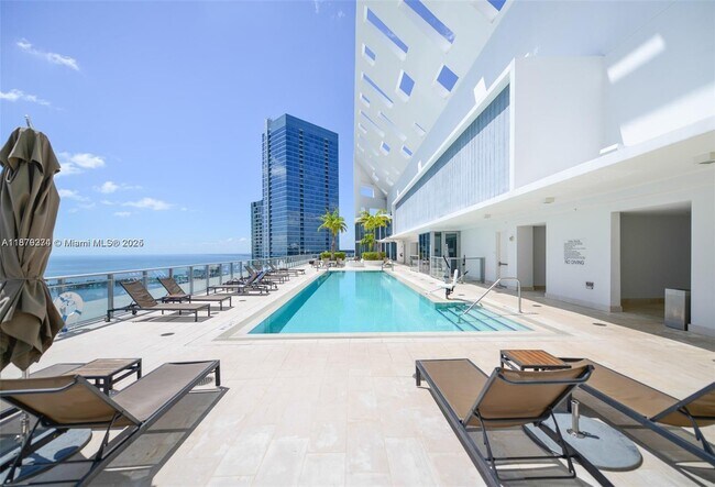Building Photo - 1300 Brickell Bay Dr
